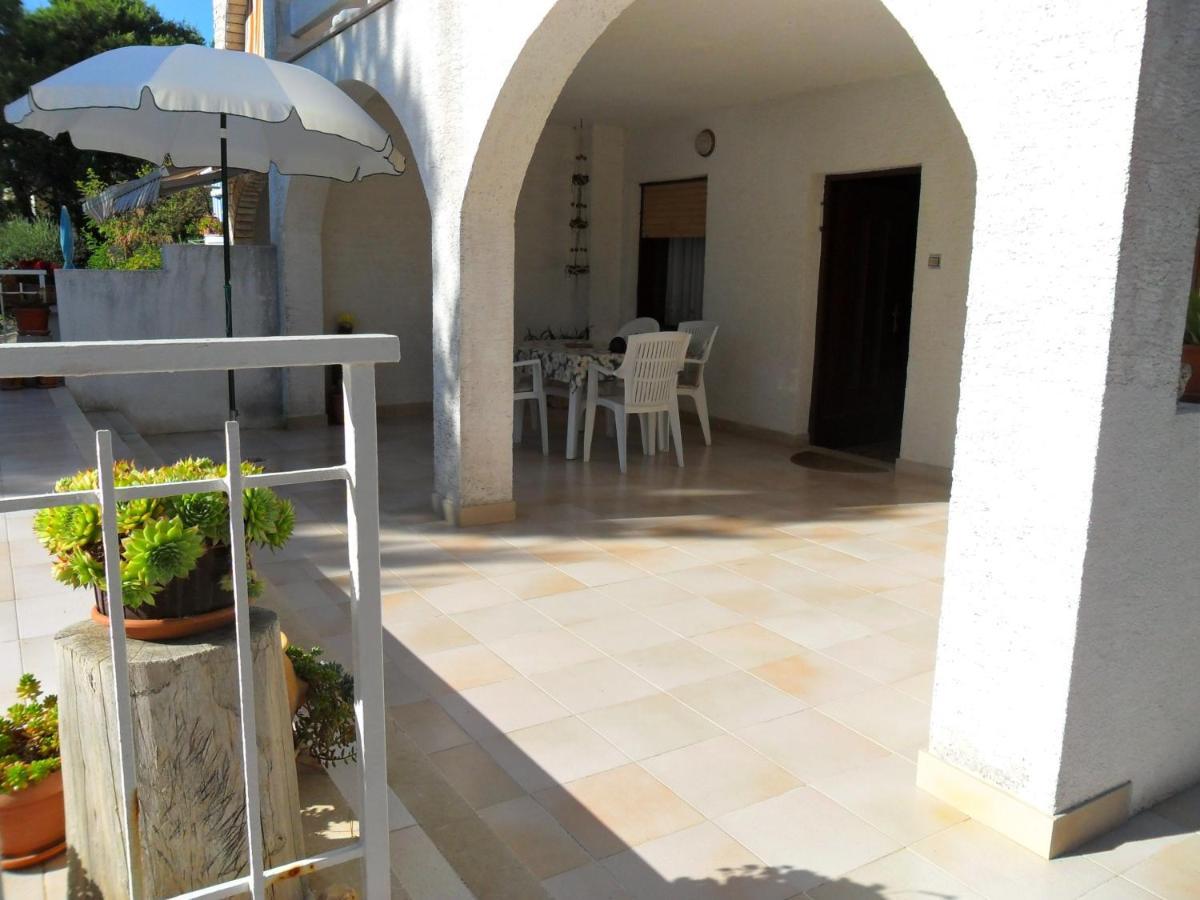 Sea Breeze Apartments With Private Beach And Boat Anchorage Stara Novalja Exterior foto