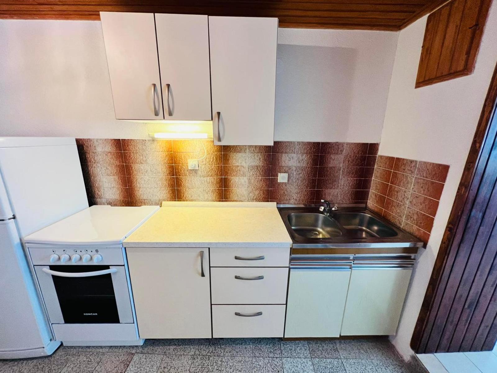 Sea Breeze Apartments With Private Beach And Boat Anchorage Stara Novalja Cameră foto